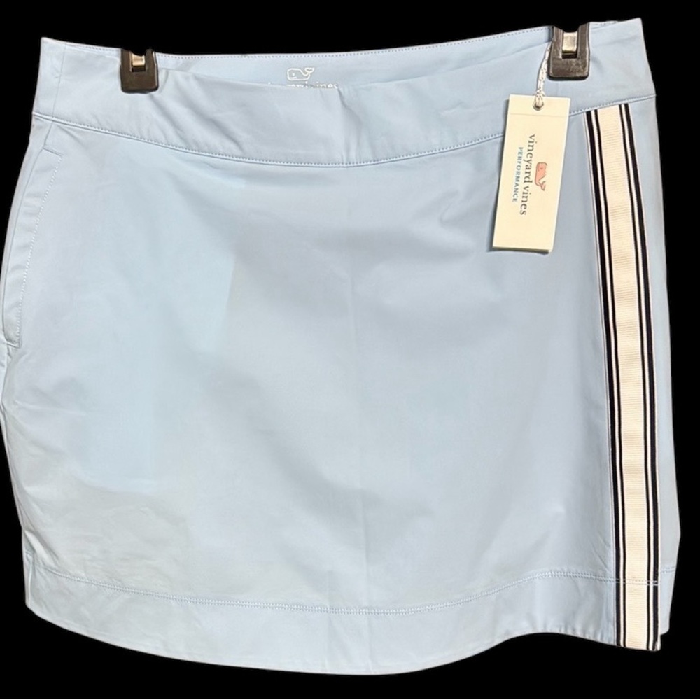 Vineyard Vines Light Blue SkORT with Striped Detail BRAND NEW WITH TAGS❣️